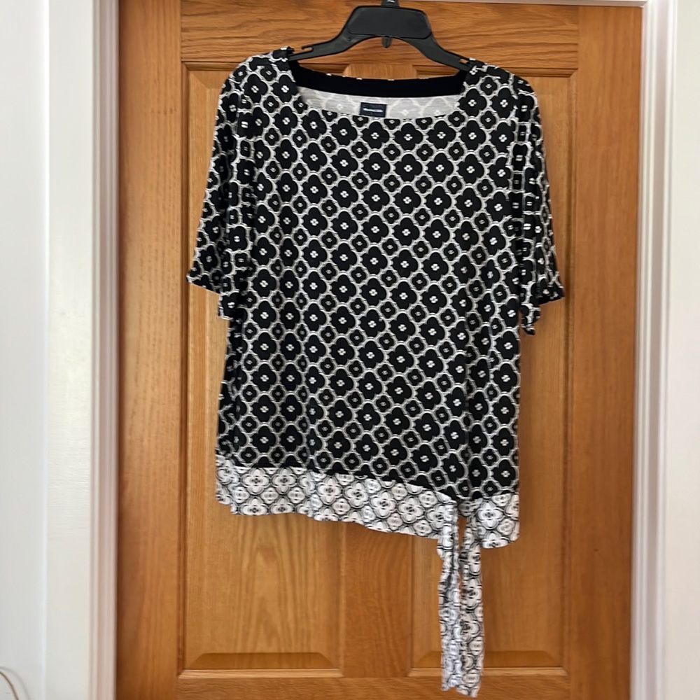 Cute square neck top with tie accent on hip